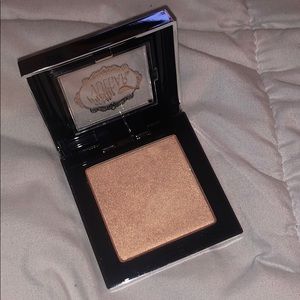 Pretty Vulgar- shimmering Swan highlighter